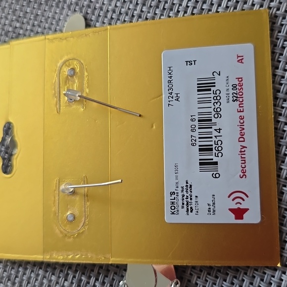 WOMEN'S FASHION JEWELRY BUNDLE OF 2 PAIR OF PIERCED EARRINGS - Picture 10 of 10